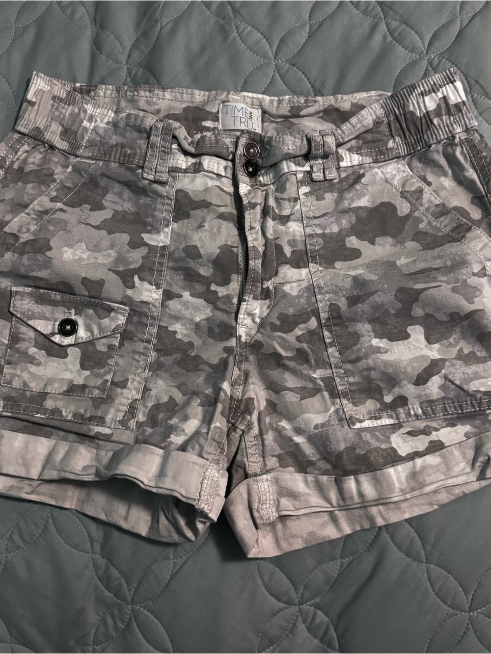 Time and Tru Gray Camo Cargo Shorts - Women's Sz 4